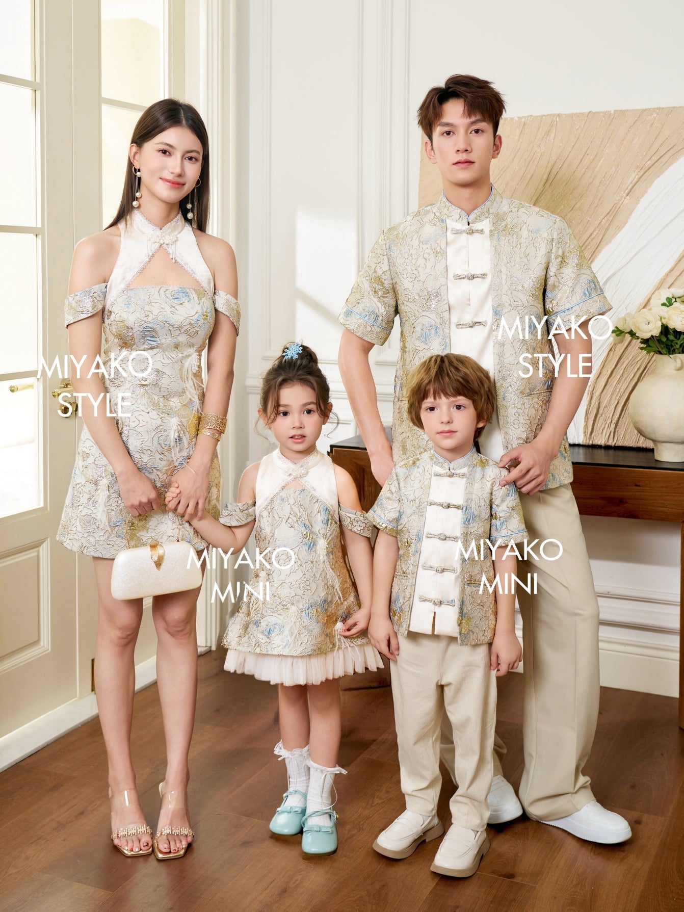 【万事如亿】Billionaire Embroidered Padded & Detachable Sleeve Mini Cheongsam Dress in Ash Beige 米灰色女装短款