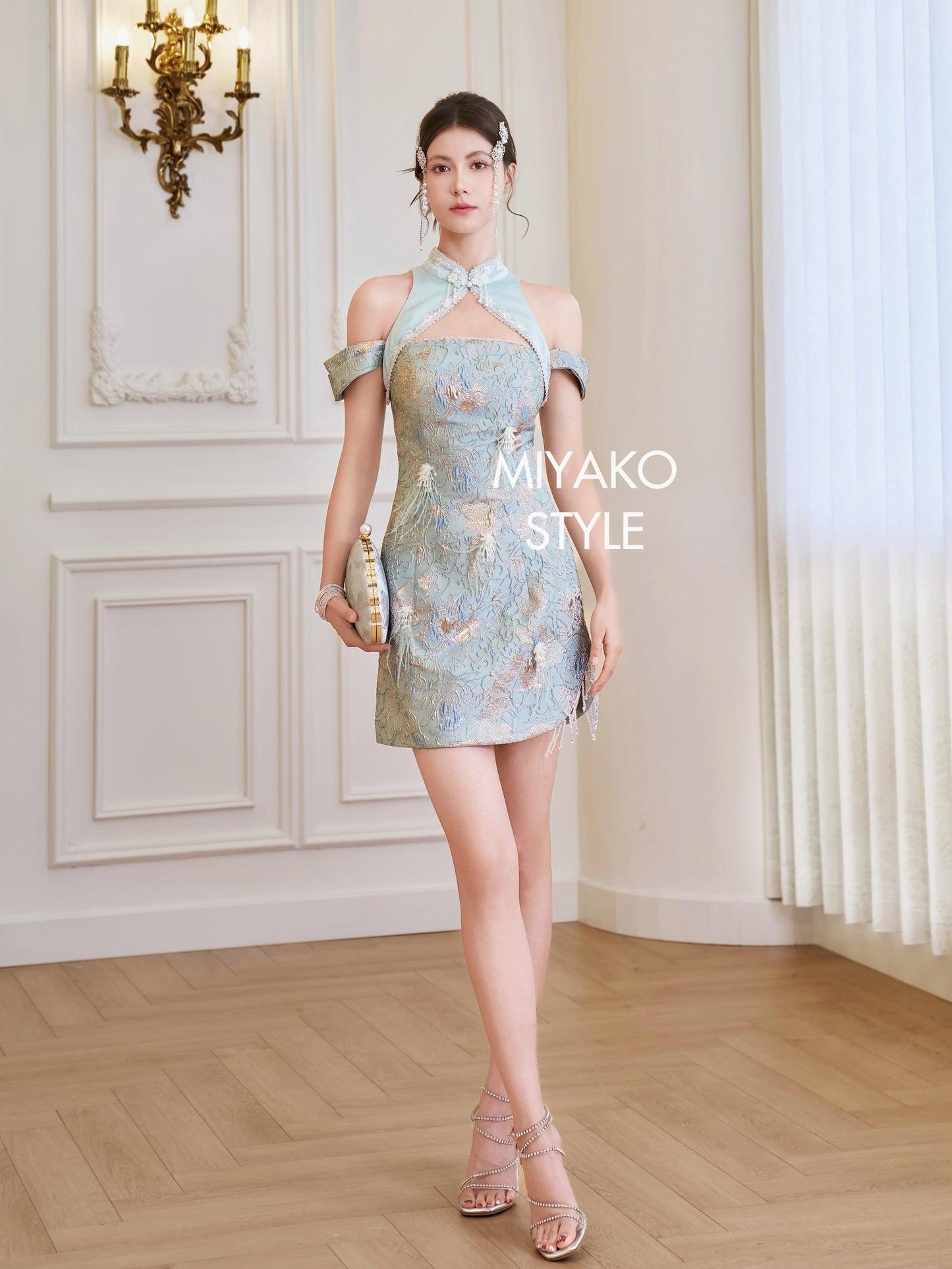 【万事如亿】Billionaire Embroidered Padded & Detachable Sleeve Mini Cheongsam Dress in Sea Blue 绿蓝色女装短款