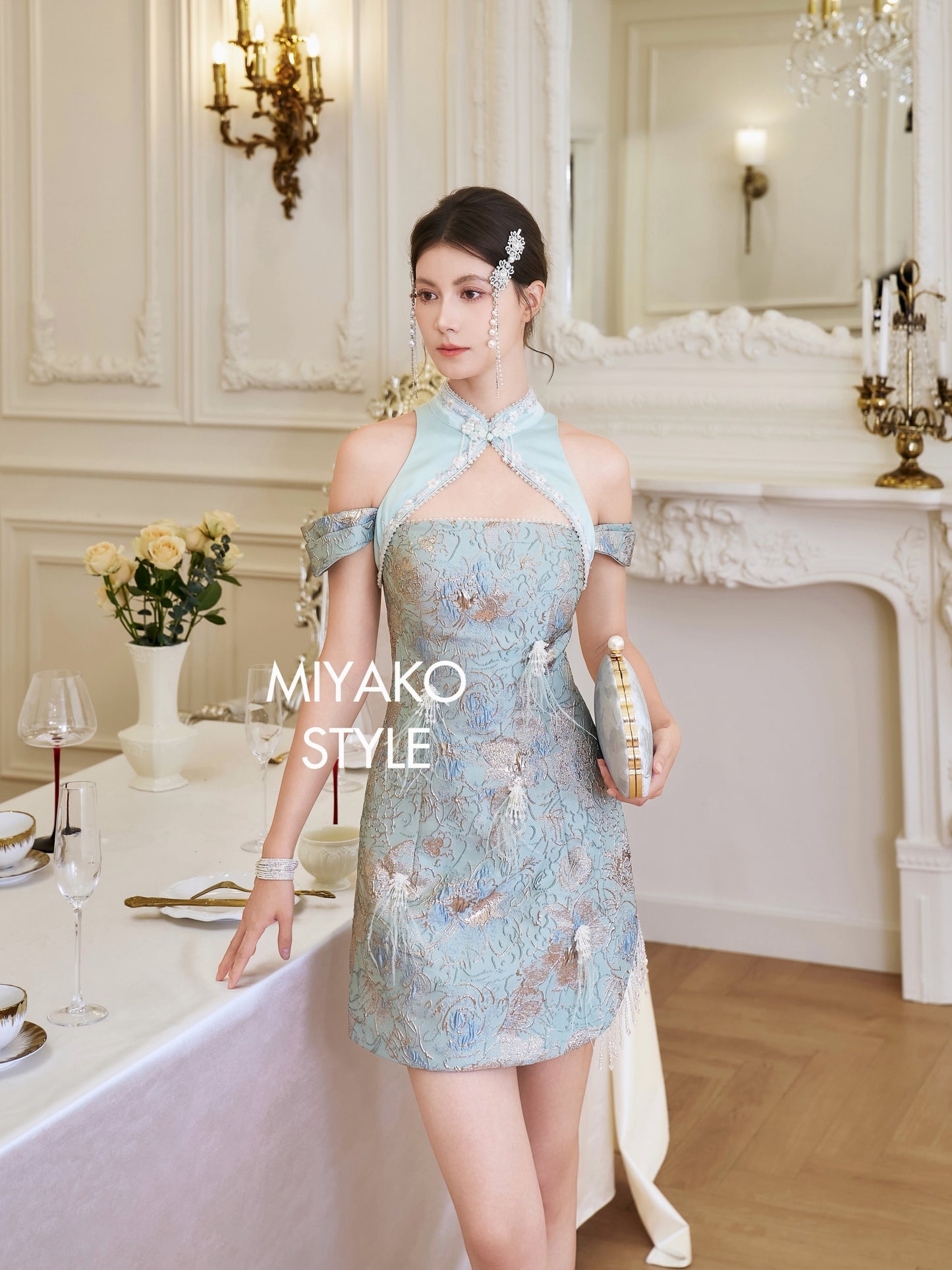 【万事如亿】Billionaire Embroidered Padded & Detachable Sleeve Mini Cheongsam Dress in Sea Blue 绿蓝色女装短款