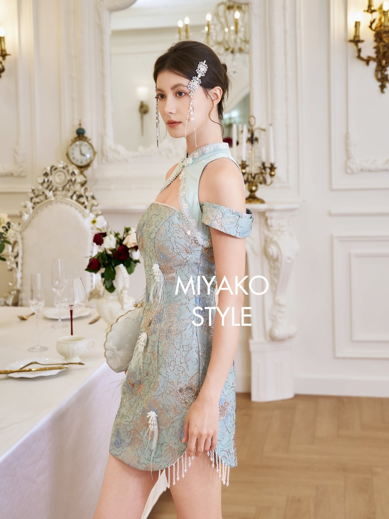 【万事如亿】Billionaire Embroidered Padded & Detachable Sleeve Mini Cheongsam Dress in Sea Blue 绿蓝色女装短款