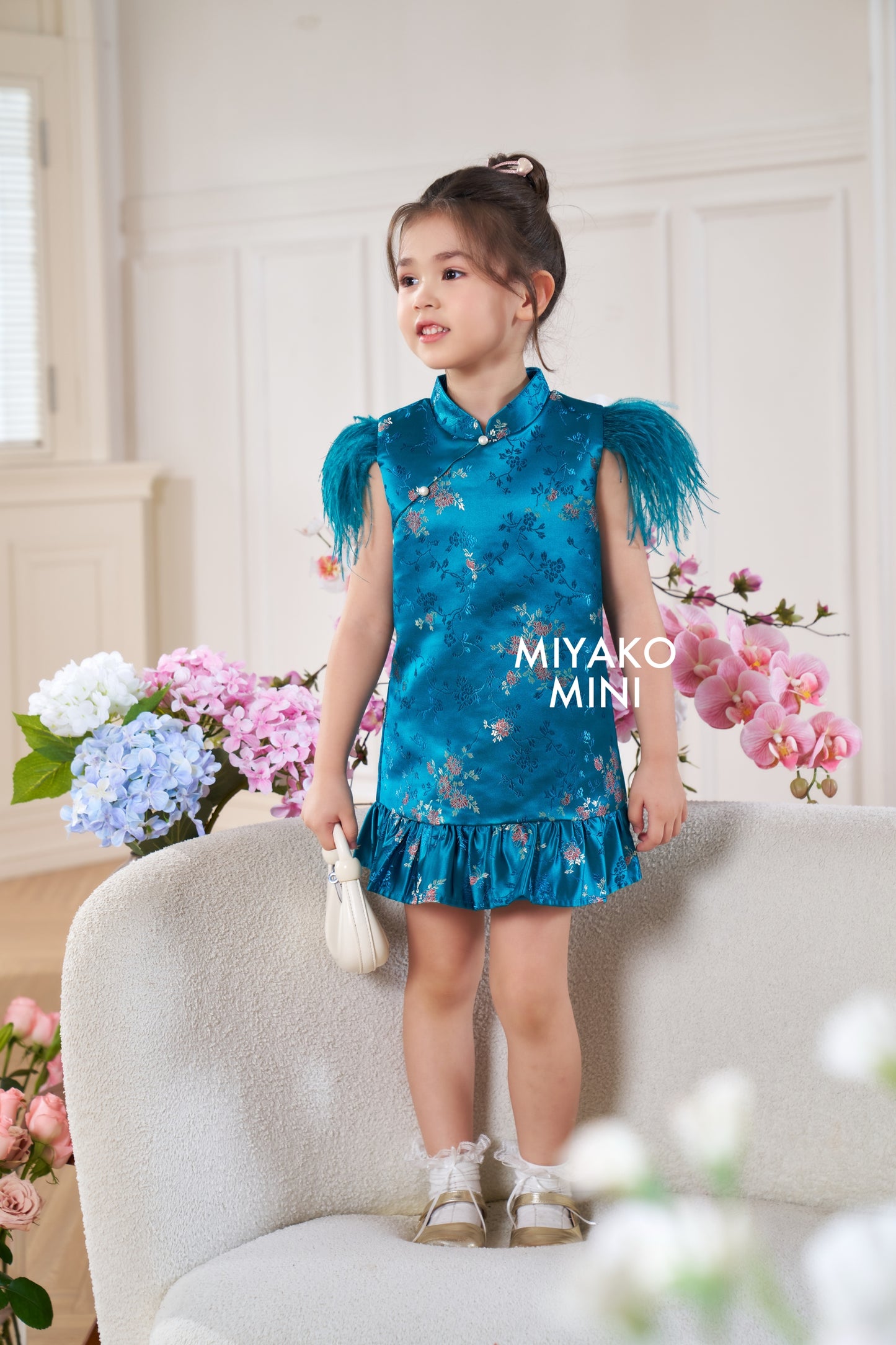 【孔雀开屏】Feather Cheongsam Little Girl Dress in Blue 孔雀蓝小女孩连身裙