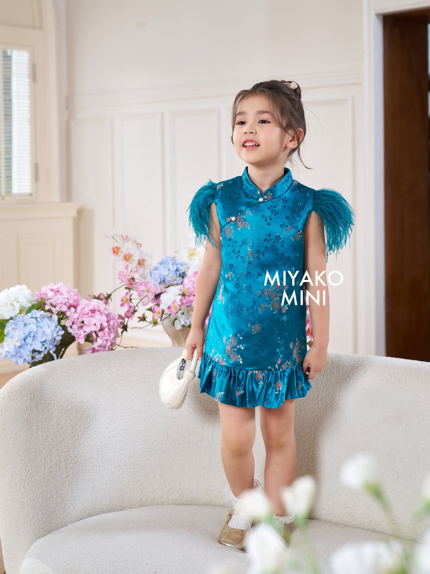 【孔雀开屏】Feather Cheongsam Little Girl Dress in Blue 孔雀蓝小女孩连身裙