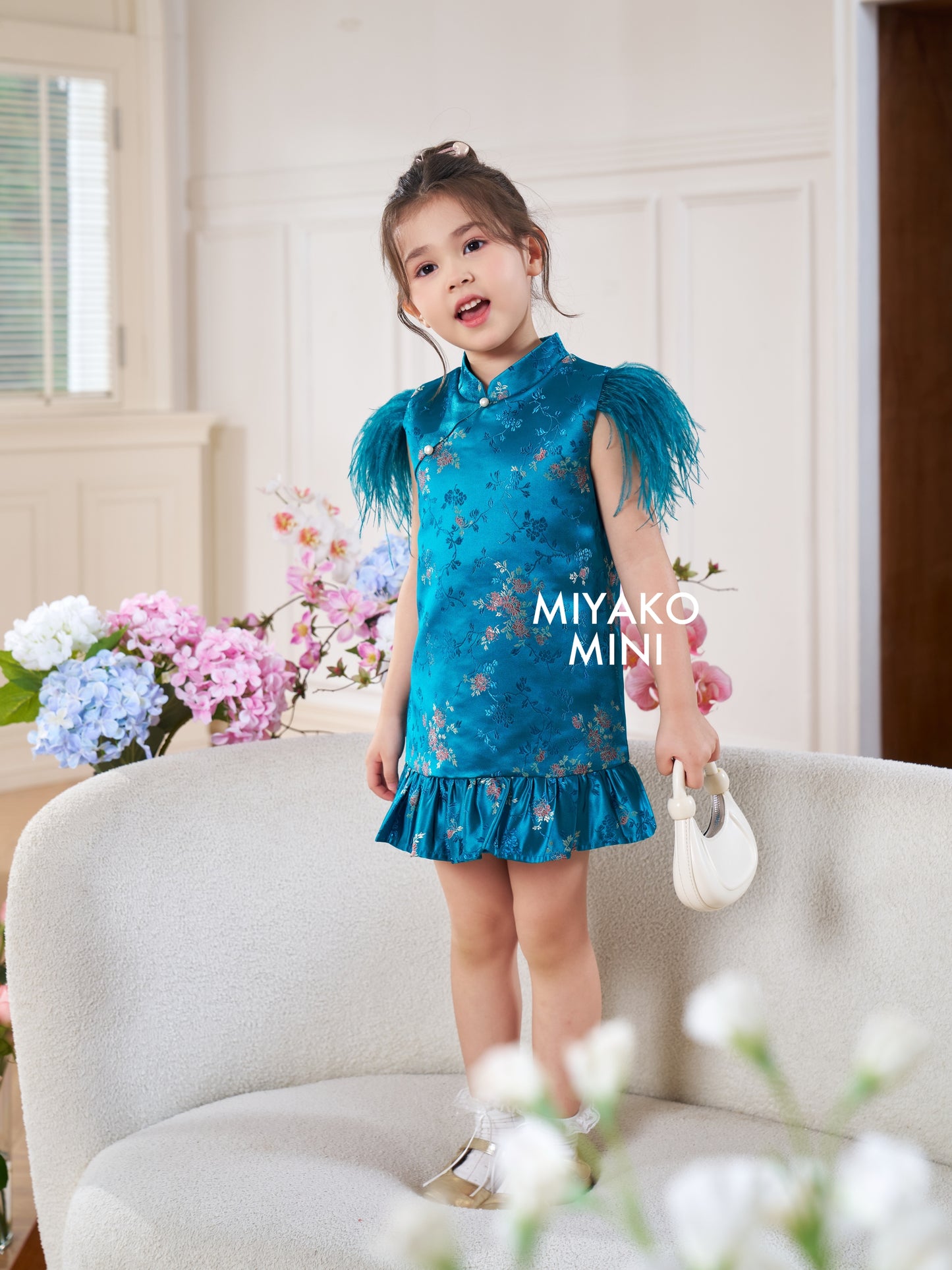 【孔雀开屏】Feather Cheongsam Little Girl Dress in Blue 孔雀蓝小女孩连身裙