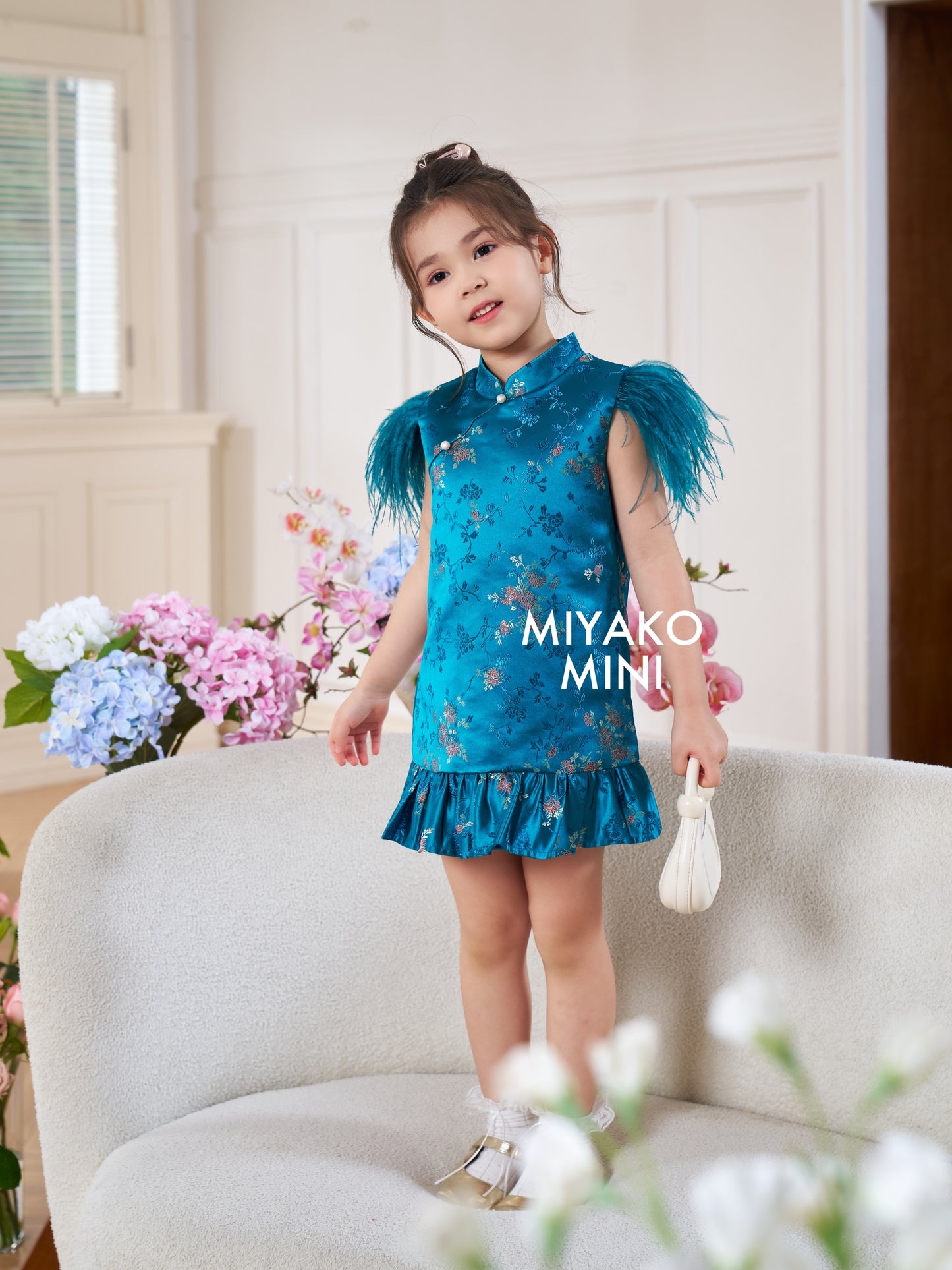 【孔雀开屏】Feather Cheongsam Little Girl Dress in Blue 孔雀蓝小女孩连身裙