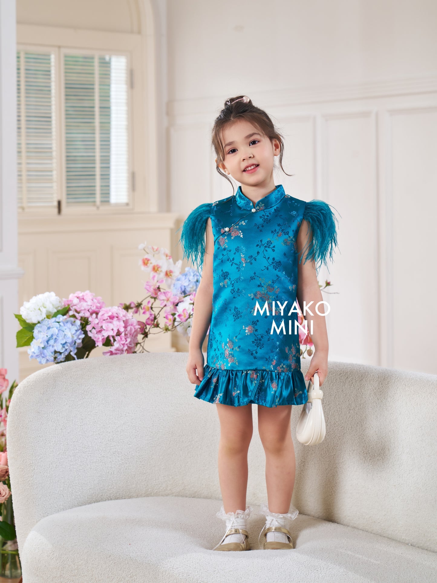 【孔雀开屏】Feather Cheongsam Little Girl Dress in Blue 孔雀蓝小女孩连身裙