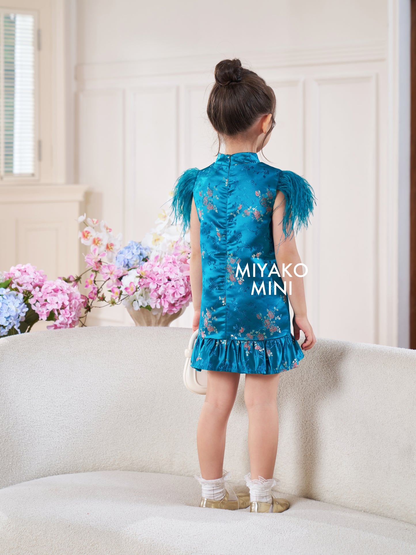 【孔雀开屏】Feather Cheongsam Little Girl Dress in Blue 孔雀蓝小女孩连身裙