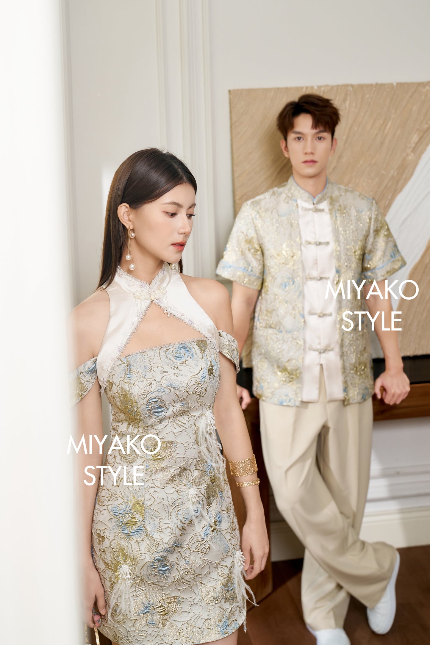 【万事如亿】Billionaire Embroidered Padded & Detachable Sleeve Mini Cheongsam Dress in Ash Beige 米灰色女装短款