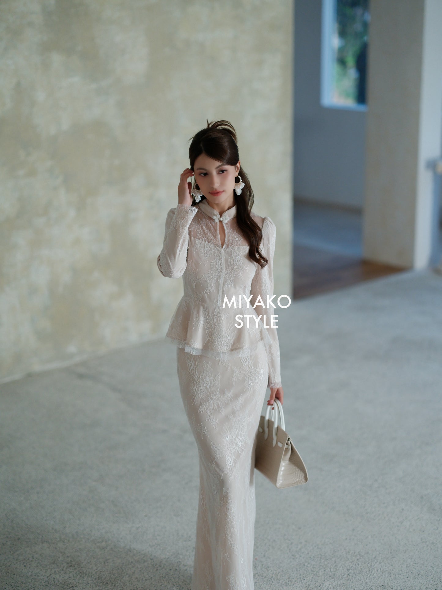 Lace set - Long sleeve top with Long skirt (蕾丝套装)