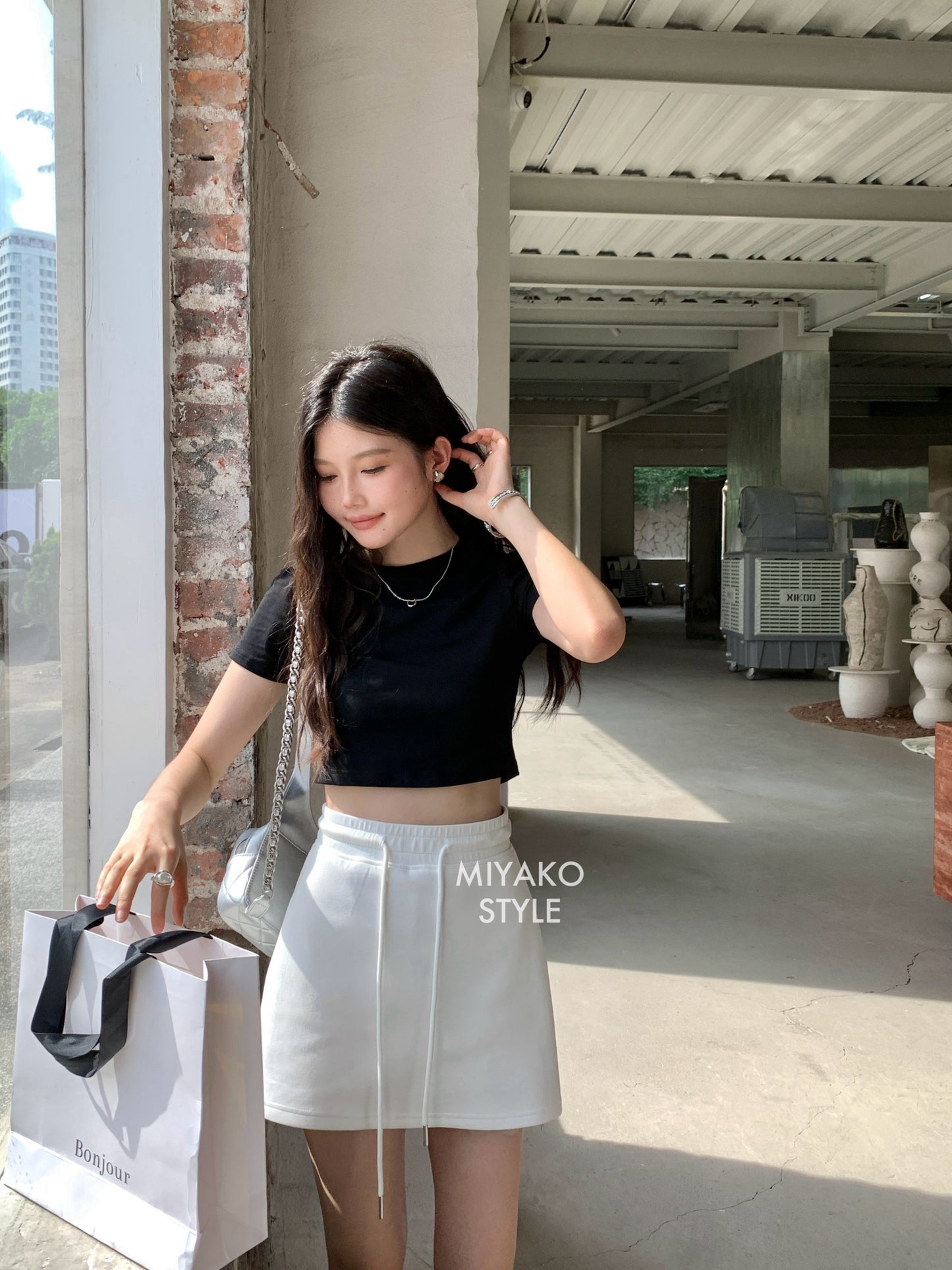 Anna Short Sleeve Crop Top in Black