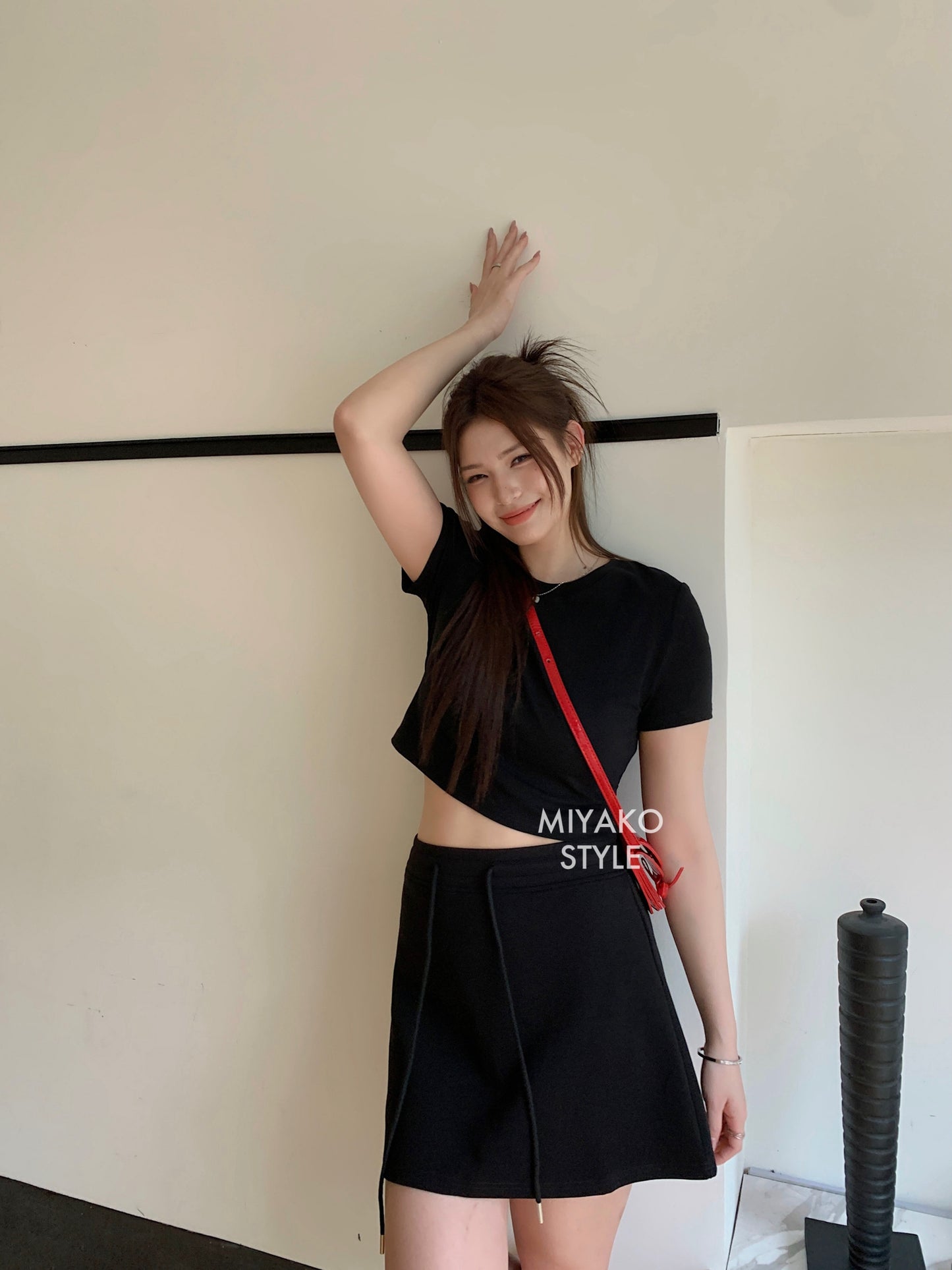 Anna Short Sleeve Crop Top in Black