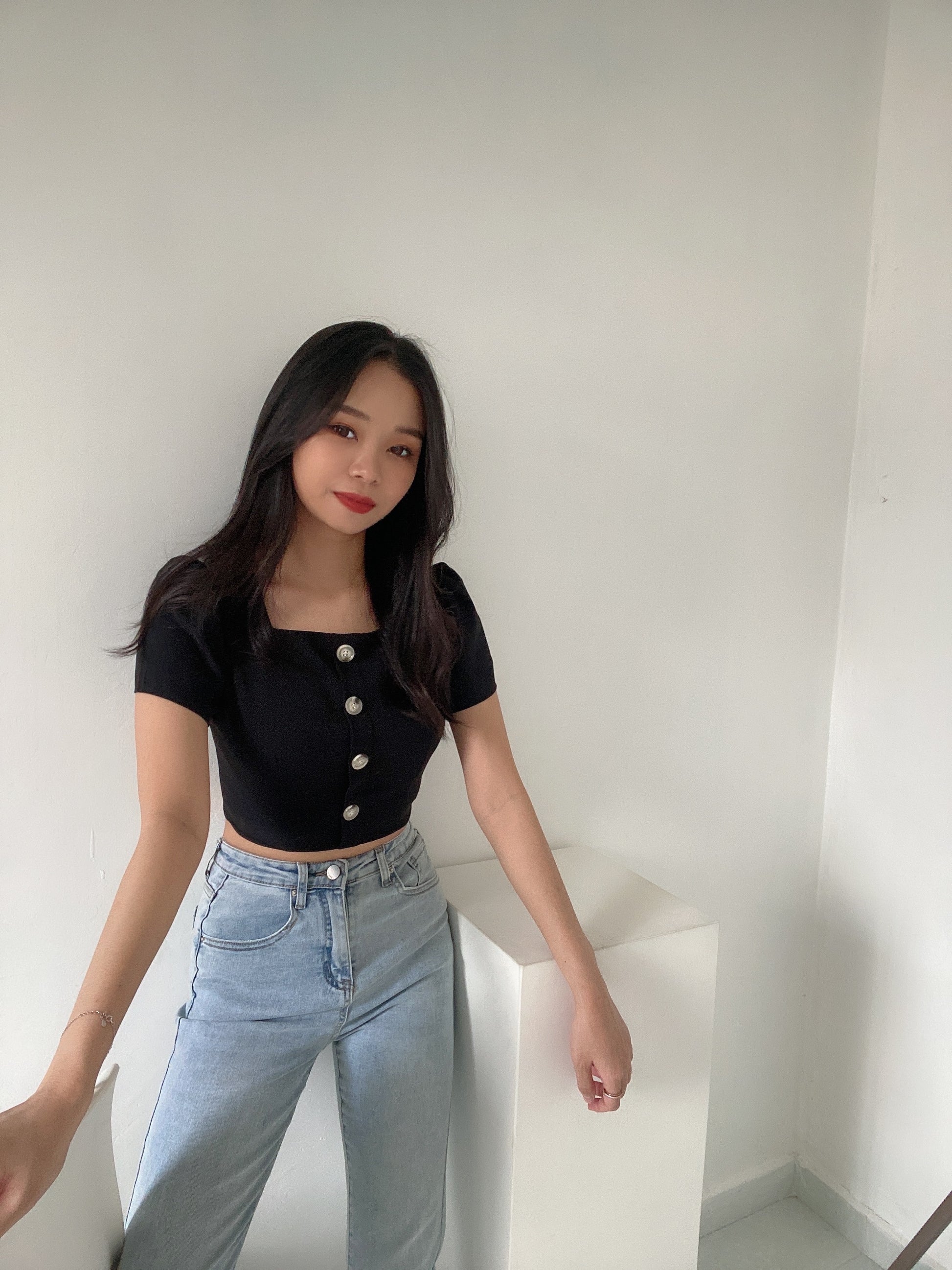 Aster crop top in black