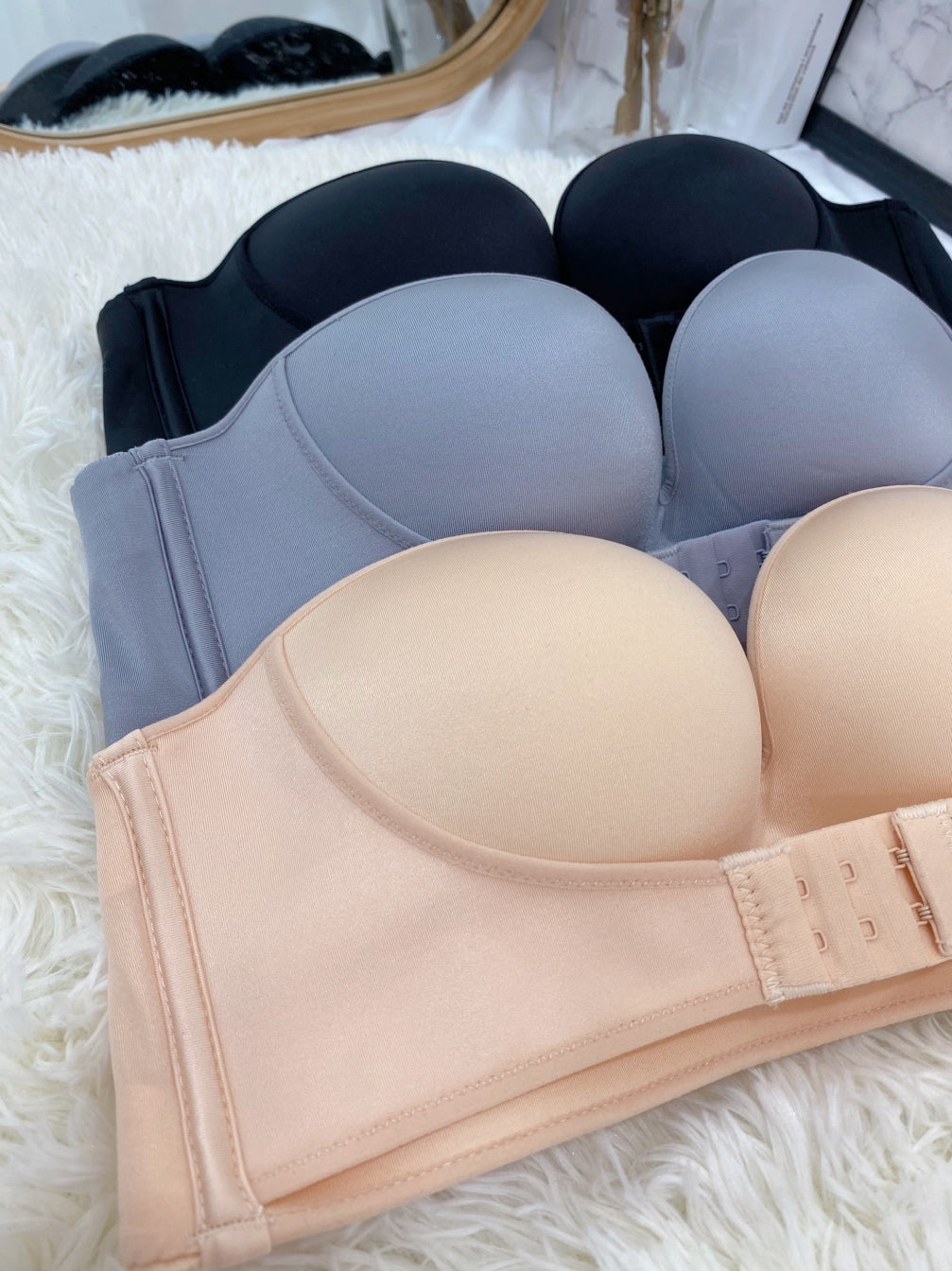 A Strapless bra