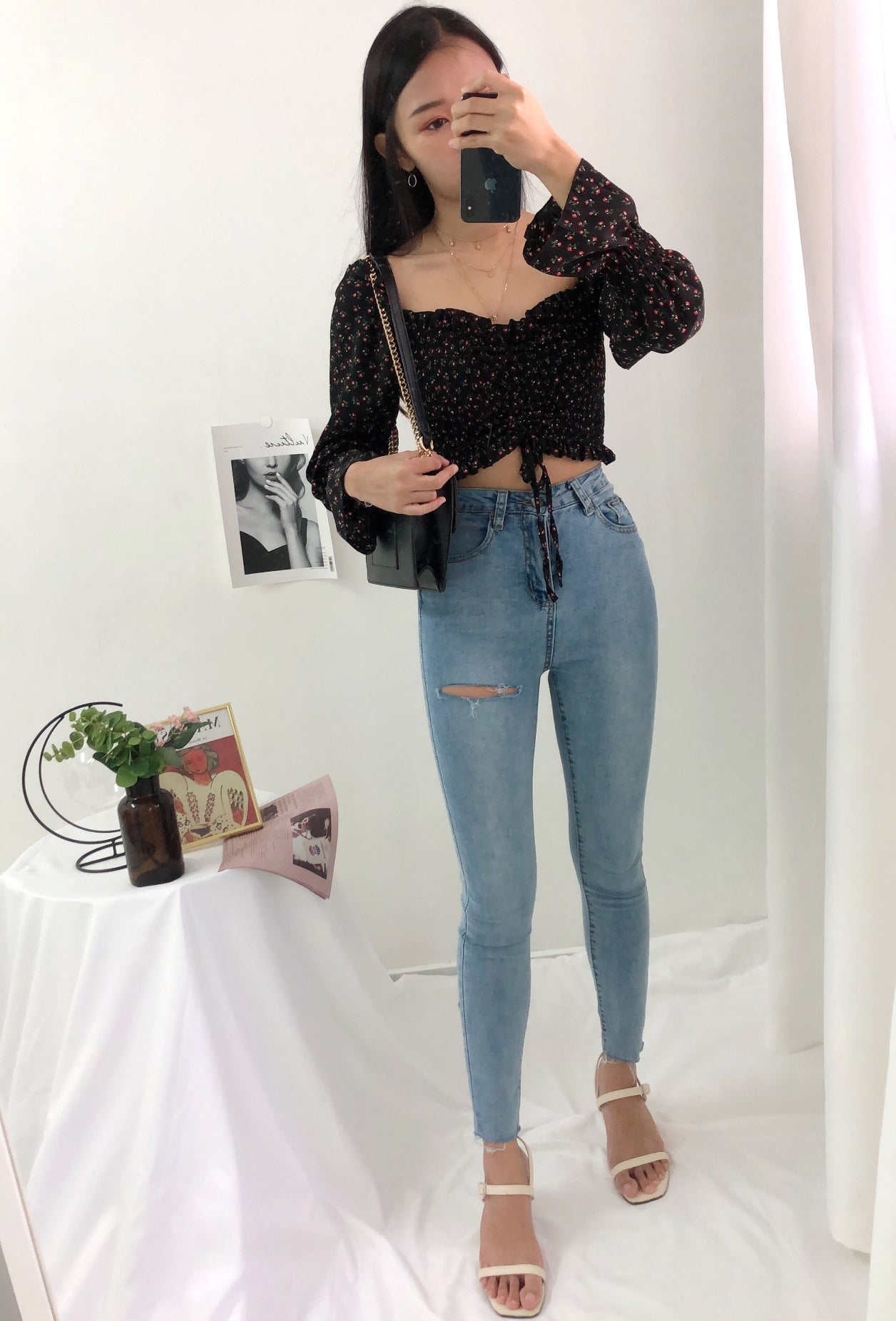 Pre-order Avery ripped jeans in Blue