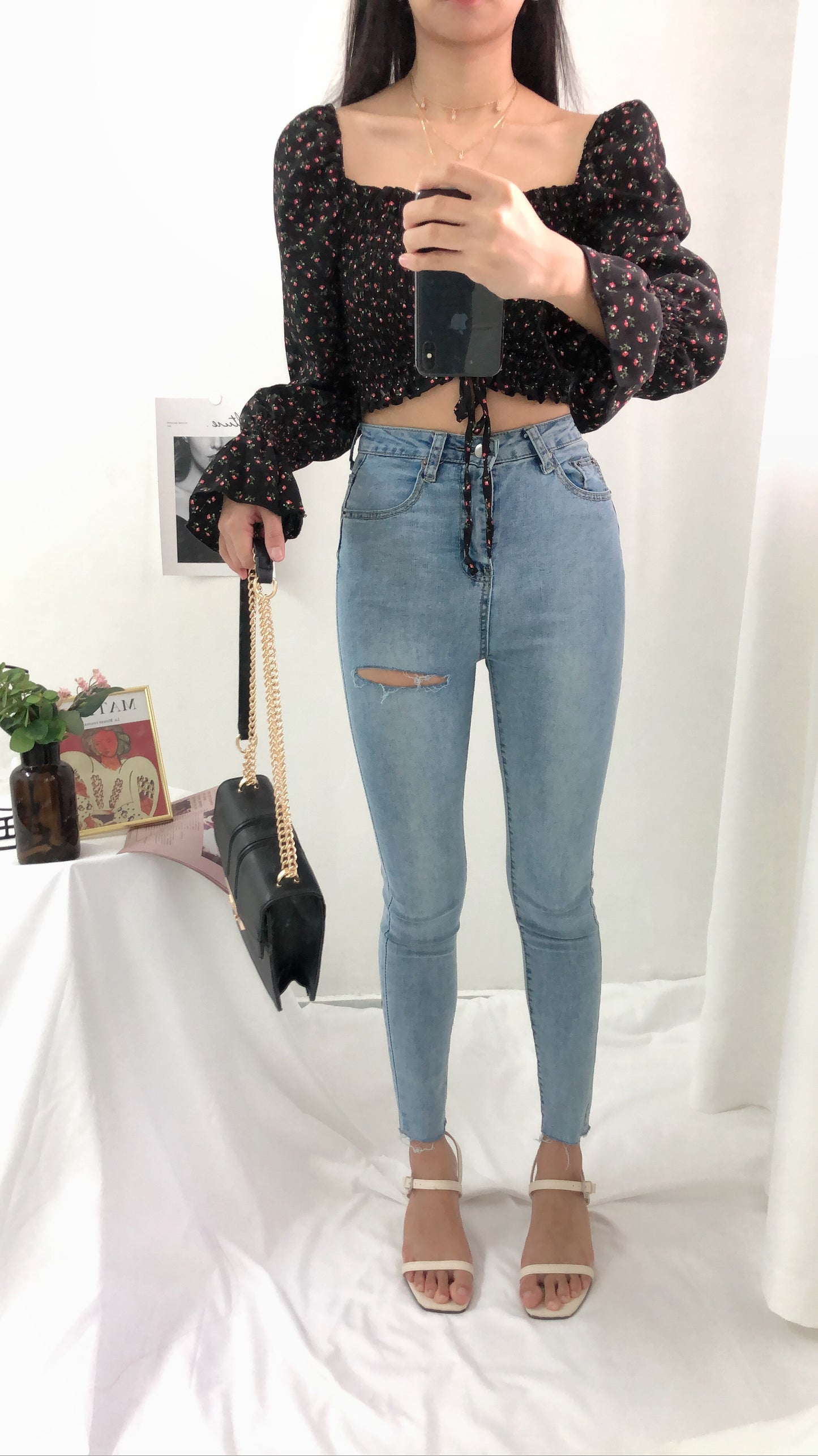 Pre-order Avery ripped jeans in Blue